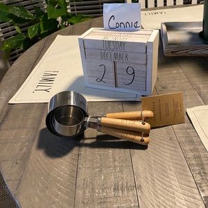 Measuring cups and spoons